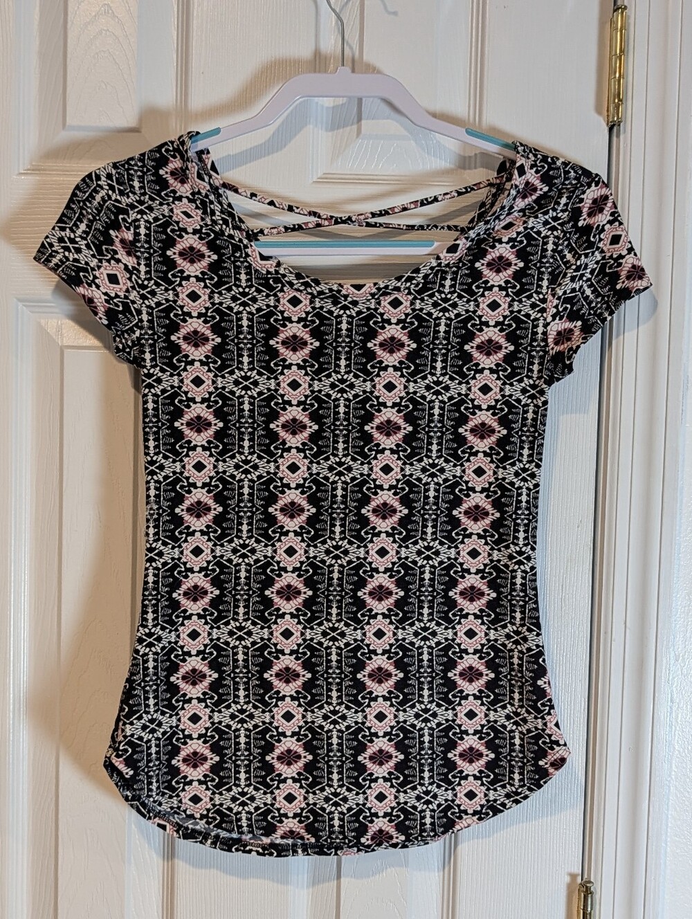 No Boundaries Black and Light Pink Short-Sleeve Patterned Tee